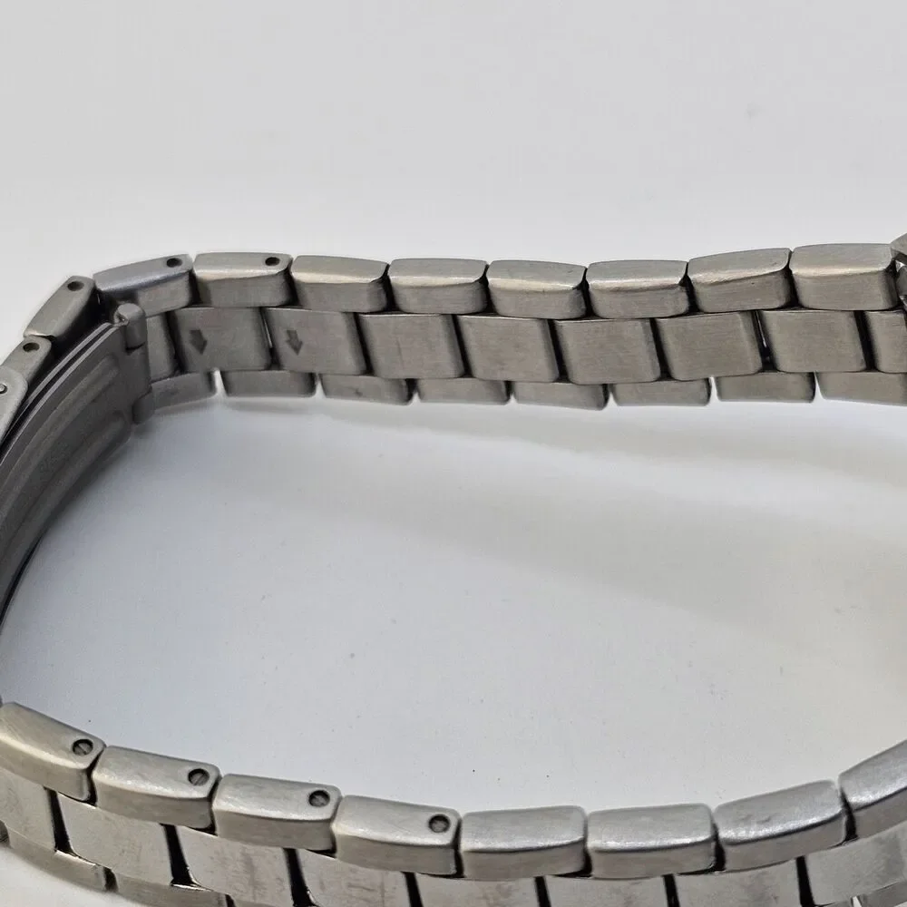 Bulova Women's Watch 28MM Gray Dial Bracelet‎ Band 7.5